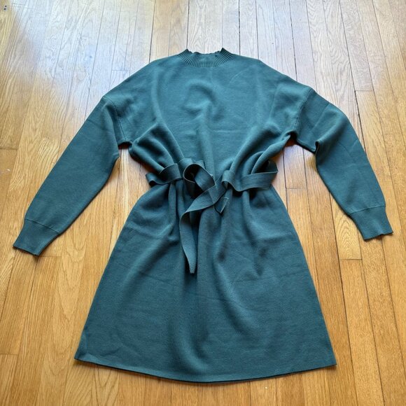 Elegant Green Women's Dress - Picture 3 of 16